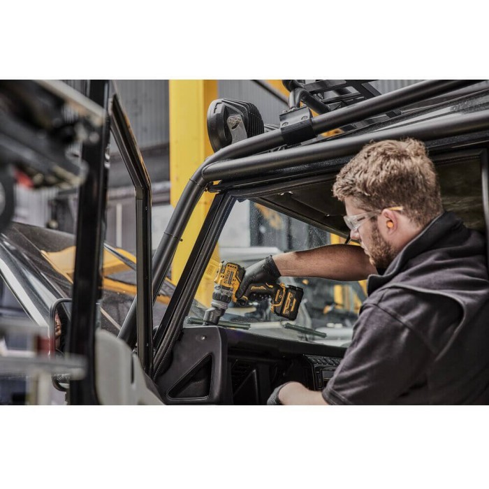 Дрель-шуруповерт аккумуляторная бесщеточная со сменными насадками DeWALT DCD703NT (DCD703NT)