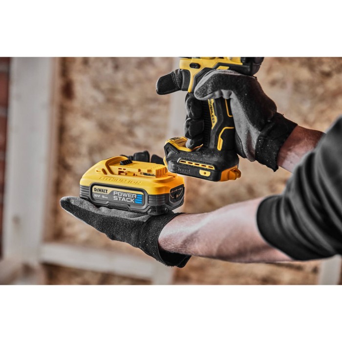 Дрель-шуруповерт аккумуляторная бесщеточная DeWALT DCD800H2T (DCD800H2T)