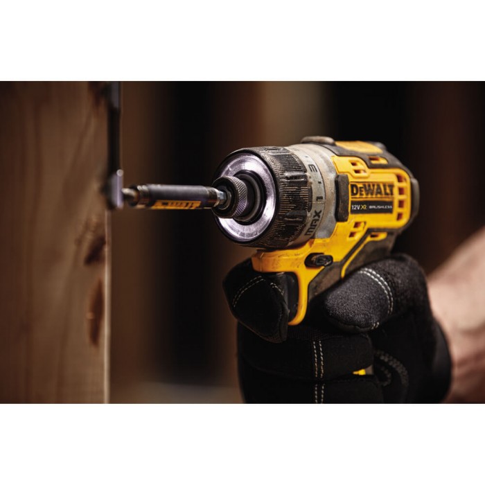 Шуруповерт аккумуляторный бесщеточный DeWALT DCF601D2 (DCF601D2)