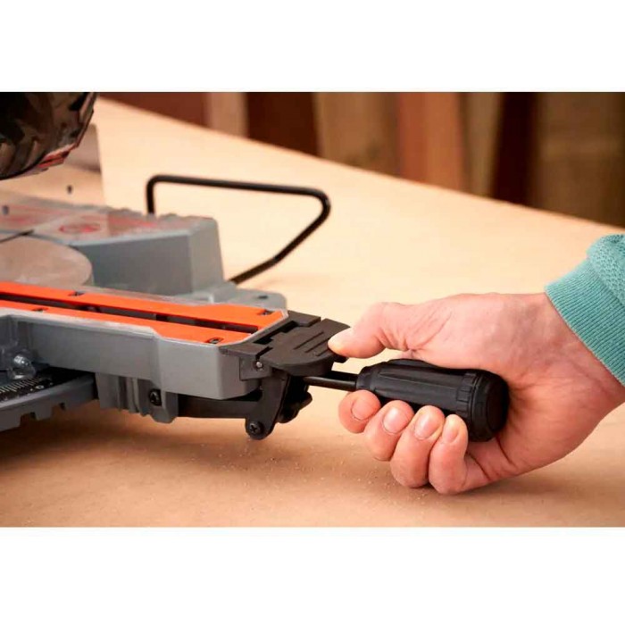 Пила торцовочная сетевая BLACK+DECKER BES702 (BES702)