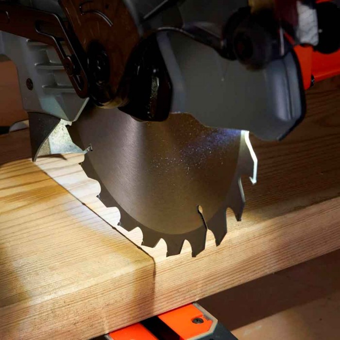 Пила торцовочная сетевая BLACK+DECKER BES702 (BES702)