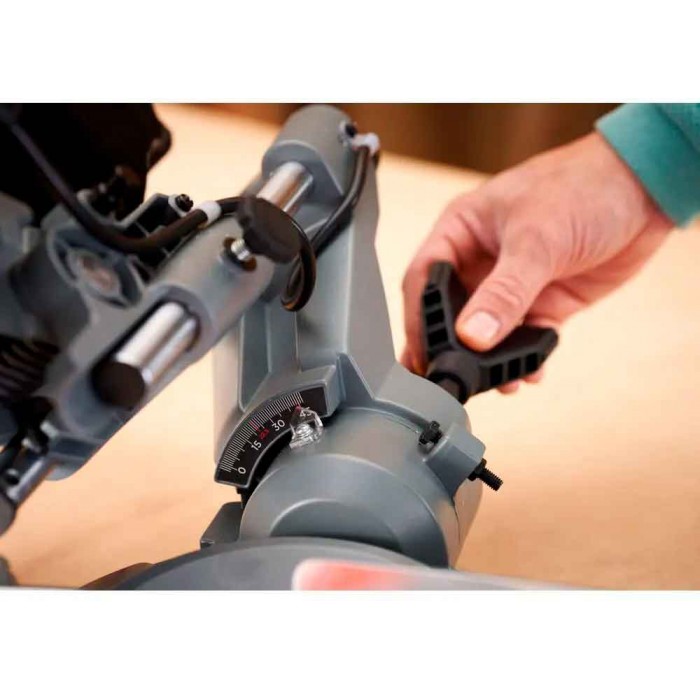 Пила торцовочная сетевая BLACK+DECKER BES702 (BES702)