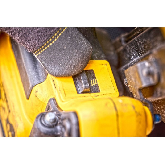 Пістолет цвяхозабивний акумуляторний безщітковий DeWALT DCN930N (DCN930N)