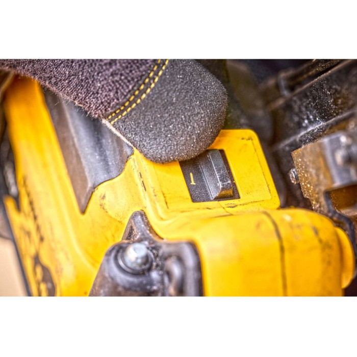 Пістолет цвяхозабивний акумуляторний безщітковий DeWALT DCN930N (DCN930N)