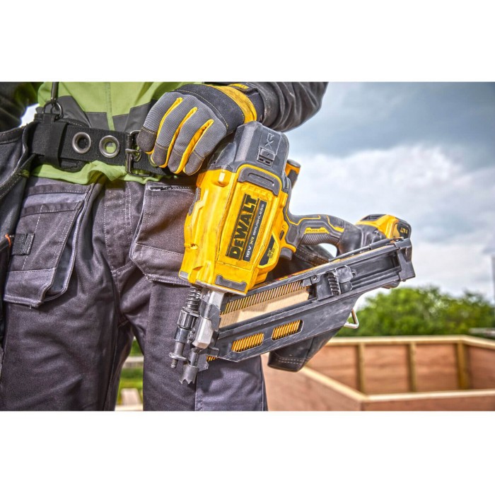 Пістолет цвяхозабивний акумуляторний безщітковий DeWALT DCN930N (DCN930N)