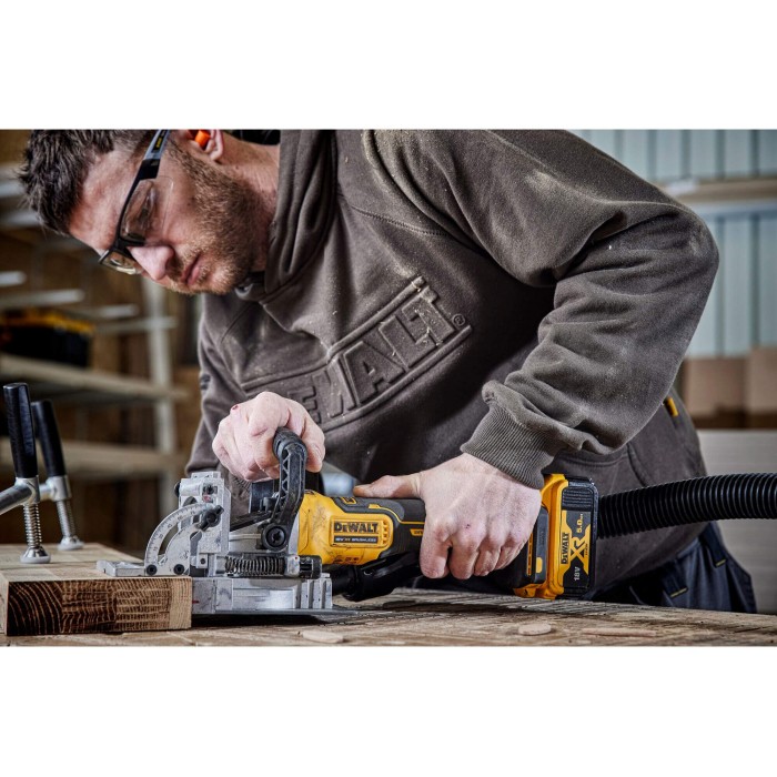 Фрезер аккумуляторный бесщеточный DeWALT DCW682P2 (DCW682P2)