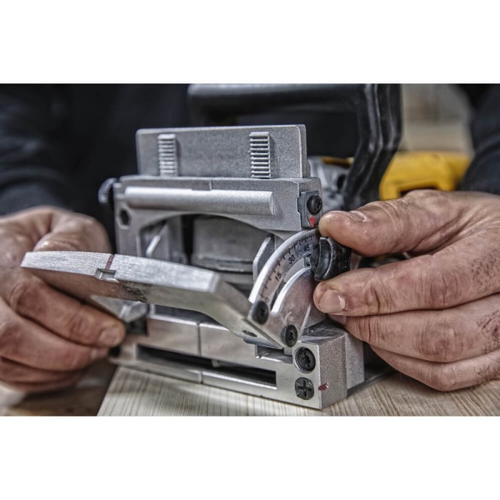 Фрезер ламельний мережевий DeWALT DW682K (DW682K)