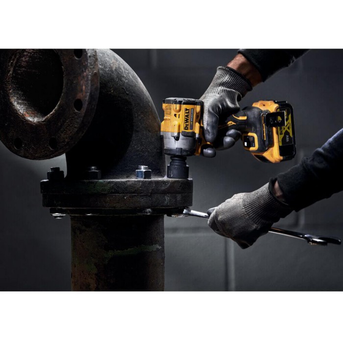 Гайкокрут ударный аккумуляторный бесщеточный DeWALT DCF921NT (DCF921NT)