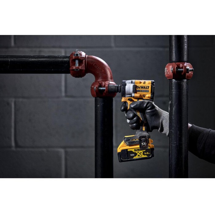 Гайкокрут ударный аккумуляторный бесщеточный DeWALT DCF921NT (DCF921NT)
