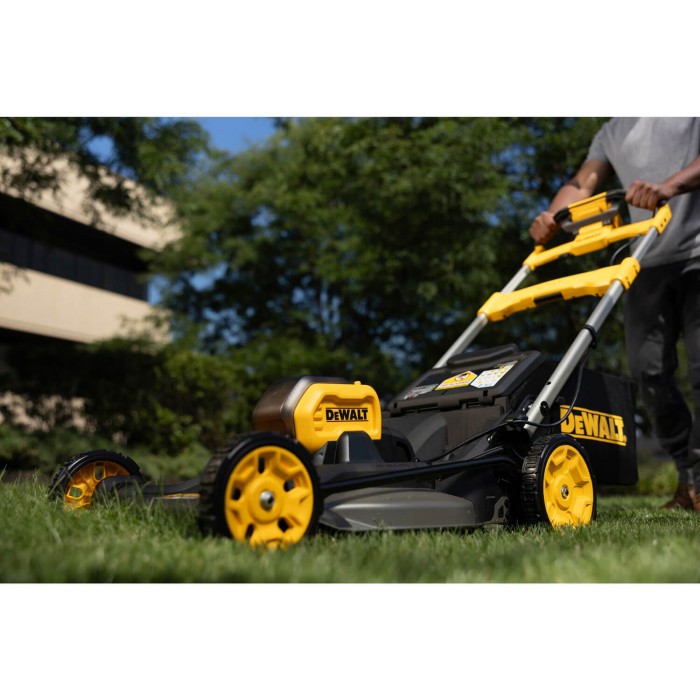 Газонокосилка аккумуляторная бесходная самоходная DeWALT DCMWSP550N (DCMWSP550N)