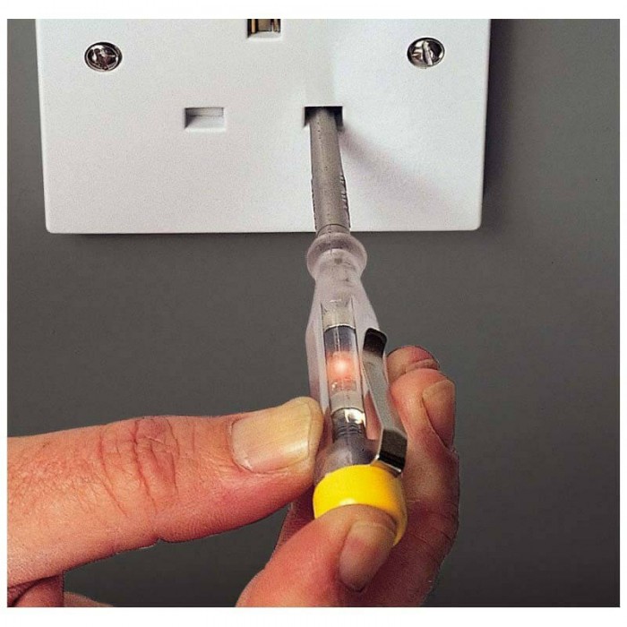 Отвертка тестер длиной под щелей SL3 с длиной стержня 65 мм STANLEY STHT0-66121 (STHT0-66121)