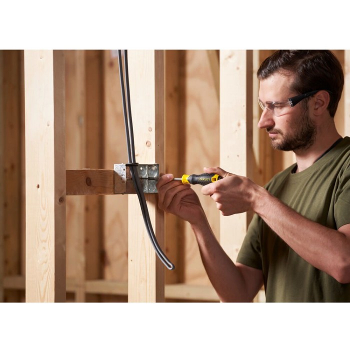 Отвертка Cushion Grip под шлиц Pz2 с длиной жала 100 мм STANLEY STHT16163-0 (STHT16163-0)