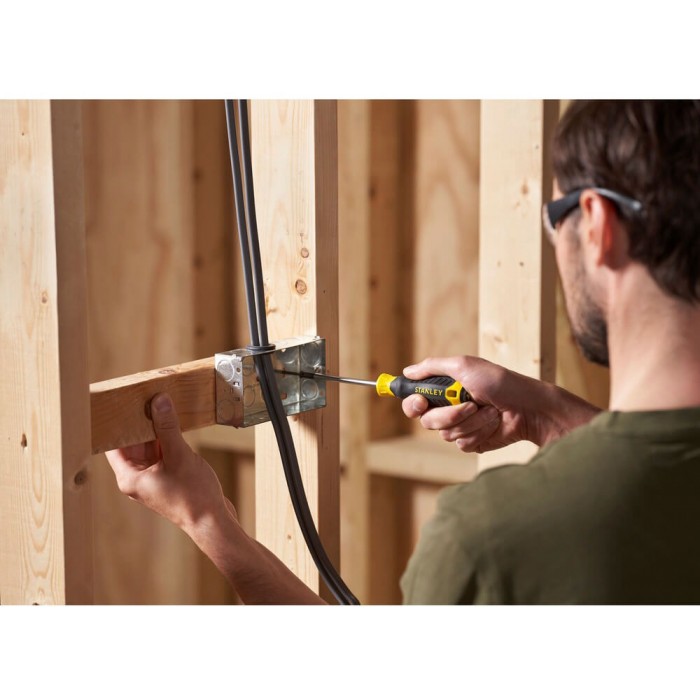 Отвертка Cushion Grip под шлиц Pz2 с длиной жала 100 мм STANLEY STHT16163-0 (STHT16163-0)