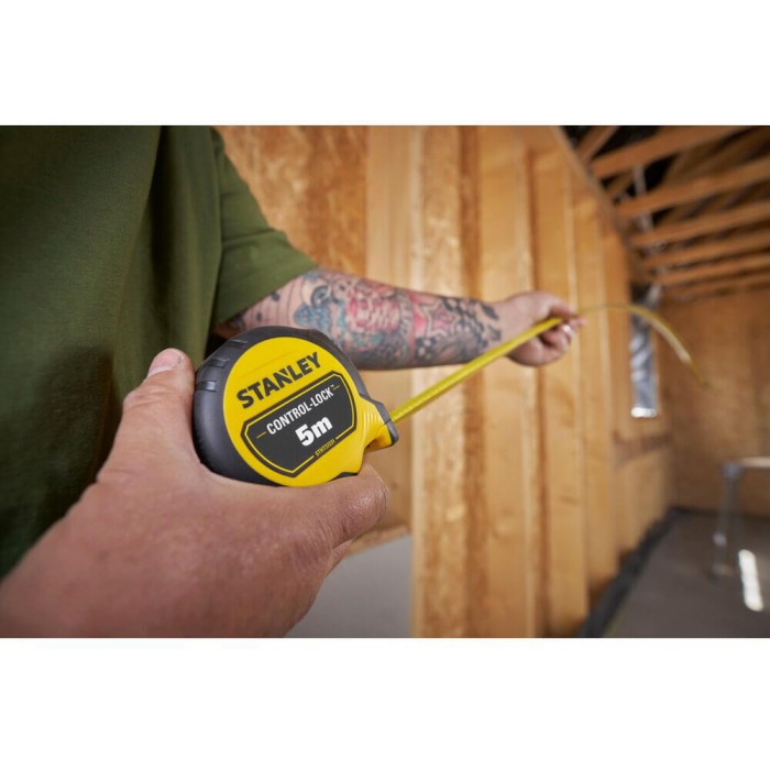 Рулетка измерительная CONTROL-LOCK длиной 5 м, шириной 25 мм, в обрезиненном корпусе, с двойной шкалой STANLEY STHT37231-0 (STHT37231-0)