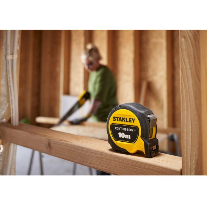 Рулетка измерительная CONTROL-LOCK длиной 10 м, шириной 25 мм, в обрезиненном корпусе, с двойной шкалой STANLEY STHT37233-0 (STHT37233-0)