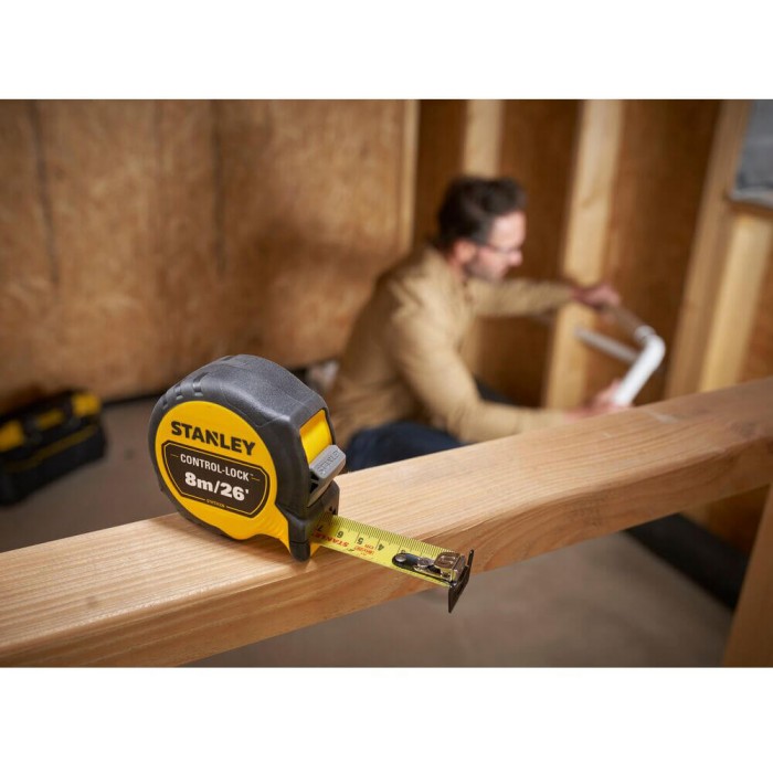 Рулетка измерительная CONTROL-LOCK длиной 8 м/26, шириной 25 мм, в обрезиненном корпусе, с двойной шкалой STANLEY STHT37236-5 (STHT37236-5)