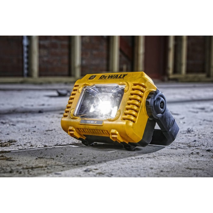 Фонарь светодиодный аккумуляторный DeWALT DCL077 (DCL077)