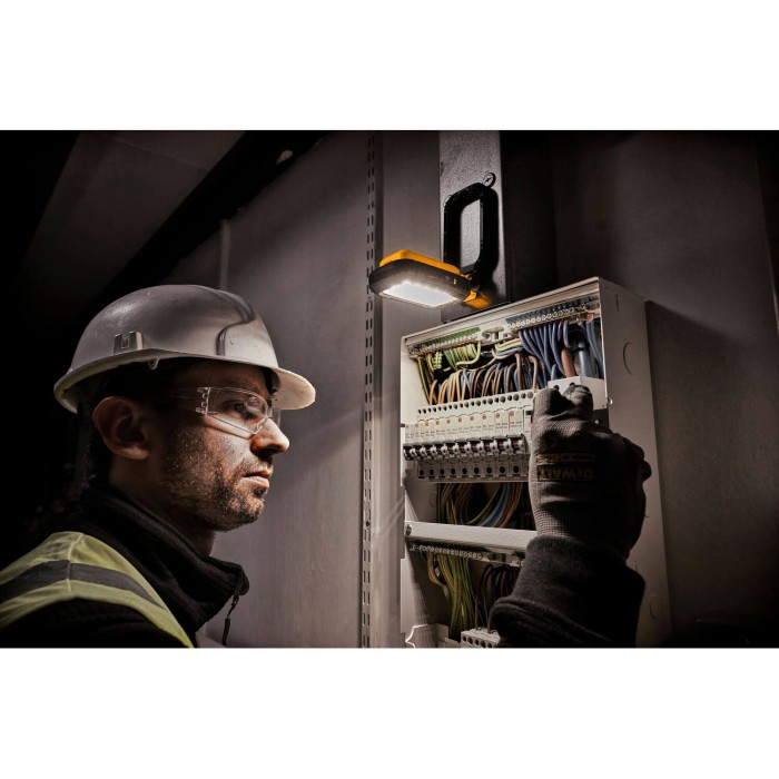 Фонарь светодиодный аккумуляторный DeWALT DCL182 (DCL182)