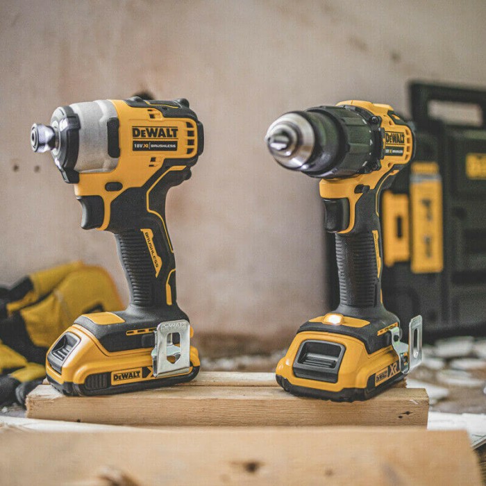 Набор из двух инструментов бесщеточных DeWALT DCK2062D2T (DCK2062D2T)