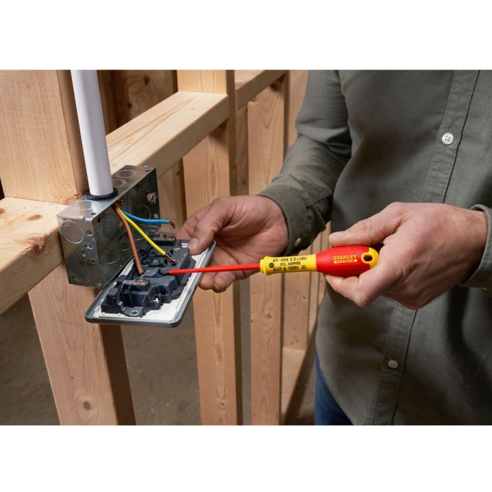 Набор из пяти изолированных отверток для электриков FatMax VDE 1000V STANLEY XTHT0-62692 (XTHT0-62692)