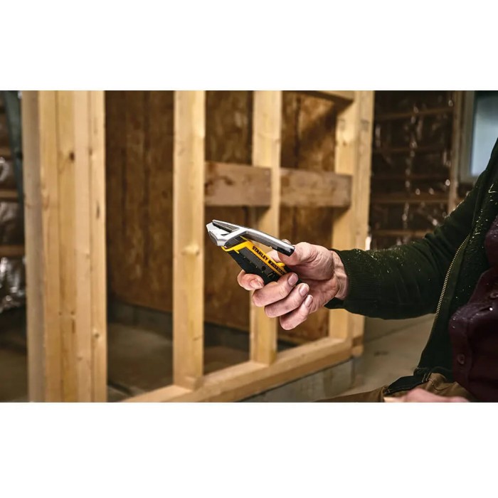 Ніж FatMax Integrated Snap Knife довжиною 165 мм з лезом шириною 18 мм з сегментами, що відламуються STANLEY FMHT10594-0 (FMHT10594-0)