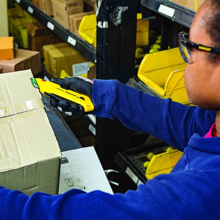 Ніж безпечний FATMAX® Box Box з висувним трапецевидним лезом STANLEY FMHT10363-0 (FMHT10363-0)