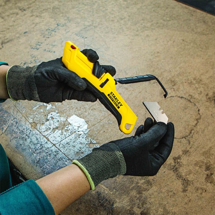 Ніж безпечний з лезом для оздоблювальних робіт STANLEY FMHT10365-0 (FMHT10365-0)