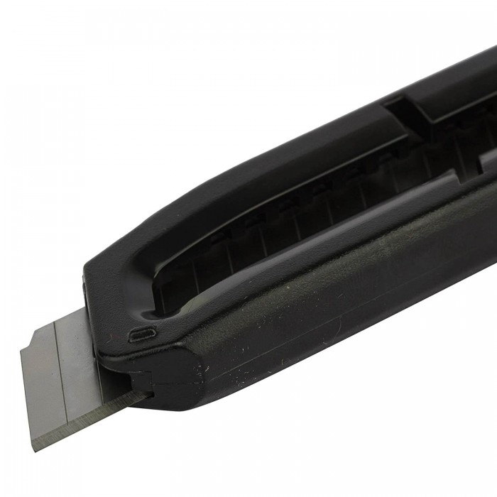 Нож в пластиковом корпусе с выдвижным сегментным лезвием шириной 18 мм. STANLEY STHT10323-8 (STHT10323-8)