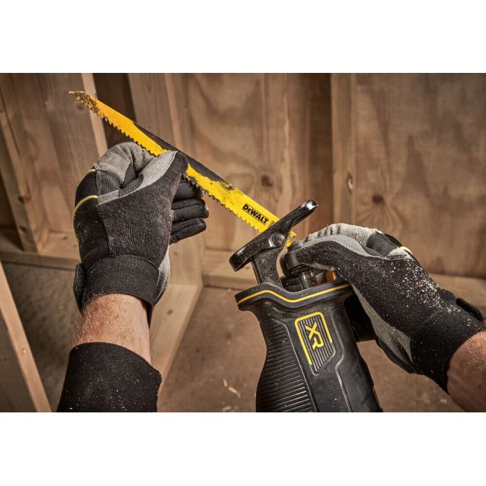 Пила сабельная аккумуляторная DeWALT DCS382NT (DCS382NT)