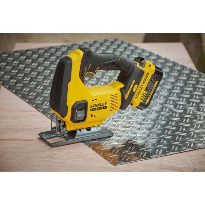 Пила лобзикова акумуляторна STANLEY FATMAX SFMCS600B (SFMCS600B)