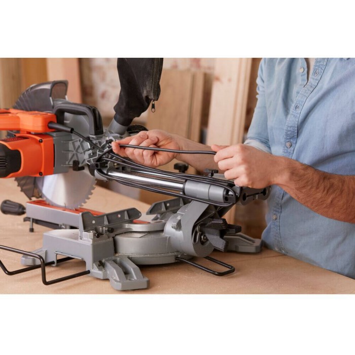 Пила торцювальна мережева BLACK+DECKER BES700 (BES700)