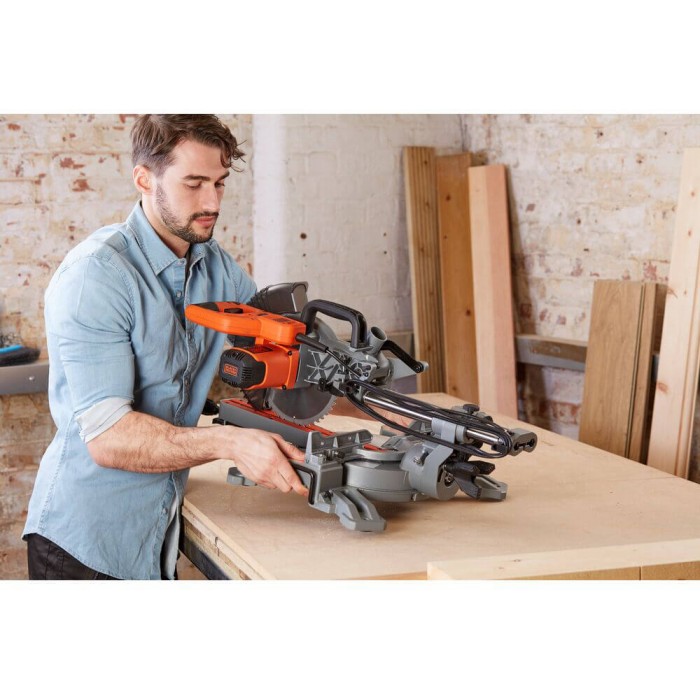 Пила торцювальна мережева BLACK+DECKER BES700 (BES700)