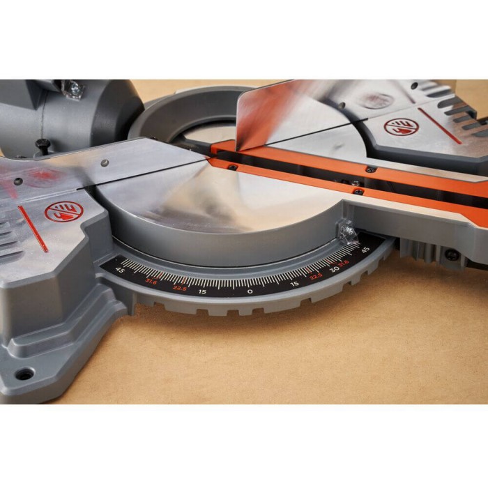 Пила торцювальна мережева BLACK+DECKER BES701 (BES701)