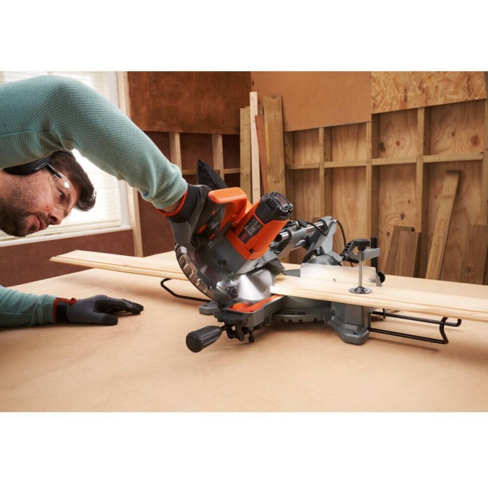 Пила торцювальна мережева BLACK+DECKER BES701 (BES701)