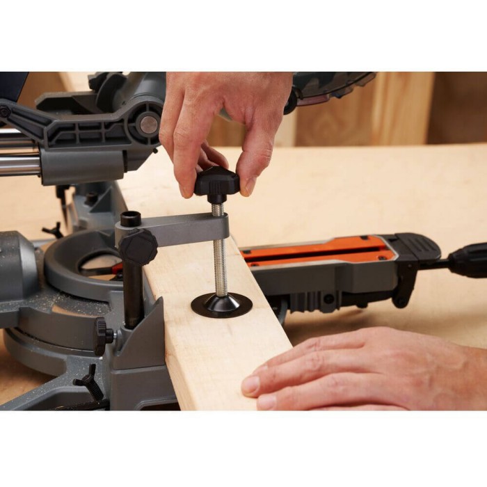 Пила торцювальна мережева BLACK+DECKER BES701 (BES701)
