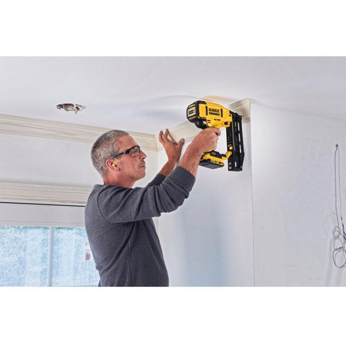 Пістолет цвяхозабивний акумуляторний безщітковий DeWALT DCN662D2 (DCN662D2)