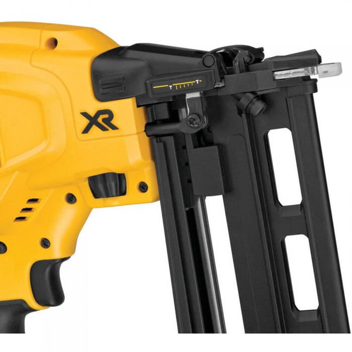 Пістолет цвяхозабивний акумуляторний безщітковий DeWALT DCN662N (DCN662N)