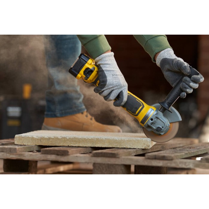 Шлифмашина угловая аккумуляторная бесщеточная STANLEY FATMAX SFMCG700M2K (SFMCG700M2K)