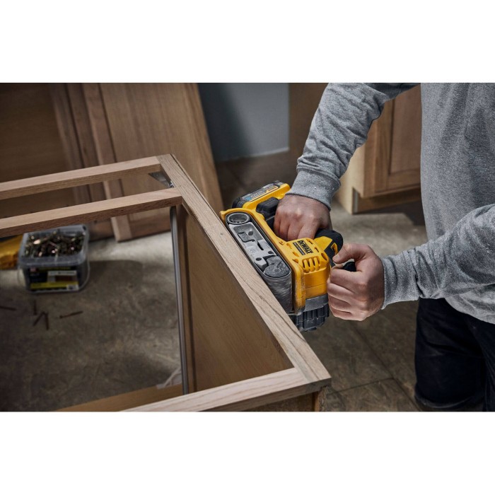 Шліфмашина стрічкова акумуляторна безщіткова DeWALT DCW220N (DCW220N)
