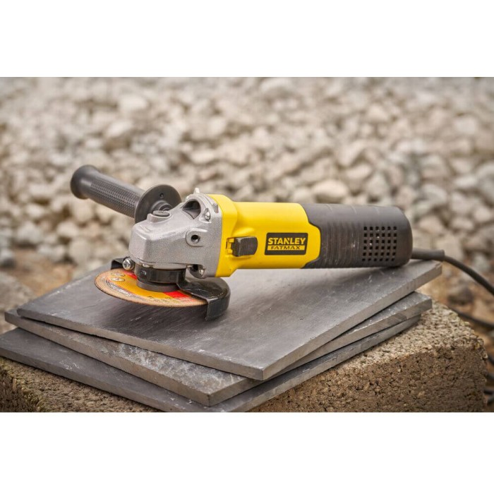 Шлифмашина угловая - болгарка сетевая STANLEY FATMAX FMEG225VS (FMEG225VS)