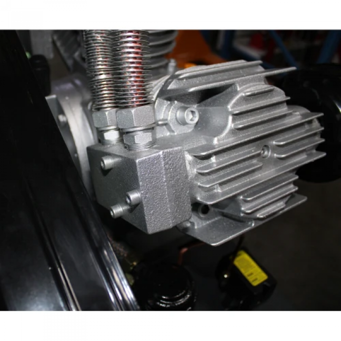 Поршневий повітряний компресор 300 л GTM KCJ3100-300L ремінний (UKR U-27161)